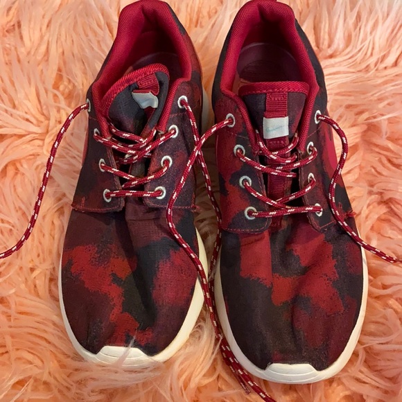 Nike camo roshe run